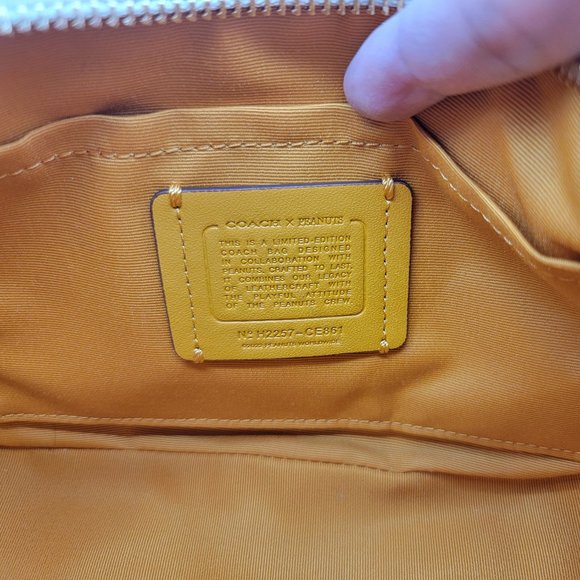 Coachx Peanuts Teri Shoulder Bag with Snoopy and Friends Motif CE861 Ivory Multi - Picture 7 of 8